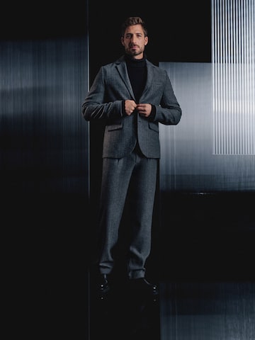 Classy Fishbone Grey Suit Look
