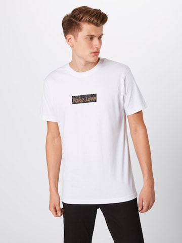 Mister Tee Shirt 'Fake Love' in White: front