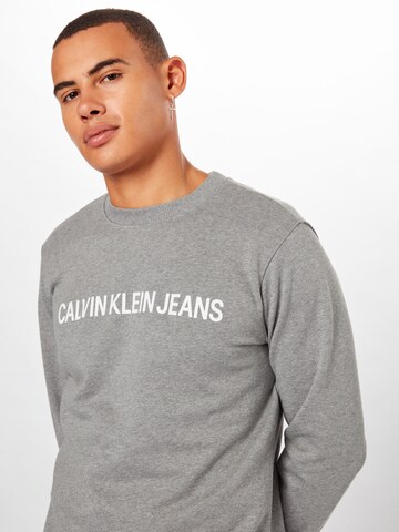 Bluză de molton de la Calvin Klein Jeans pe gri