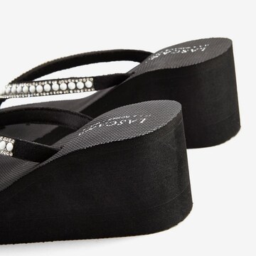 LASCANA T-Bar Sandals in Black