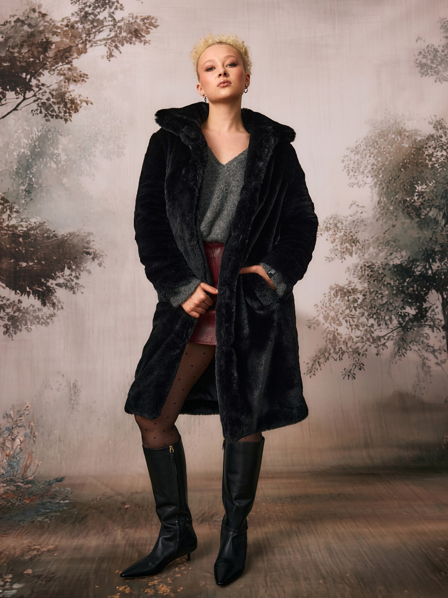 Rita - Fluffy Coat Chic Look
