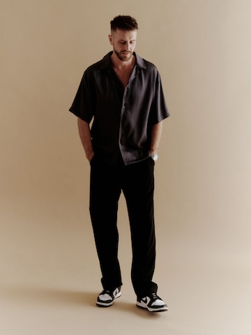 Silky Grey Button-Up Shirt Look