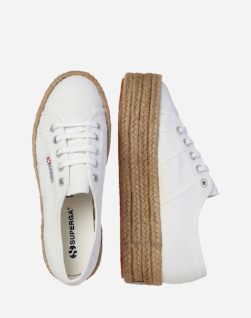 Baskets basses SUPERGA en blanc