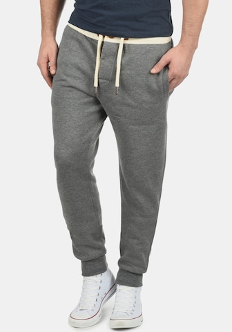 !Solid Tapered Pants in Grey: front