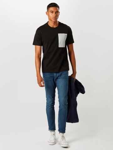 GUESS Regular fit T-shirt i svart