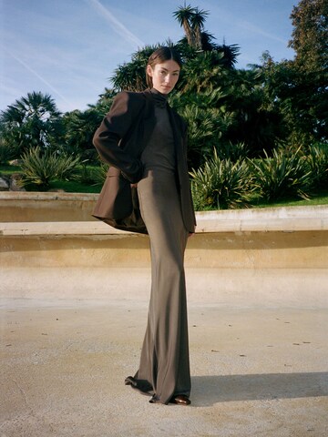 Elegant Long Brown Dress Look