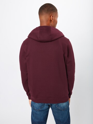 Urban Classics Sweatshirt in Red: back