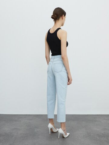 Regular Jeans 'Mirea' de la EDITED pe albastru