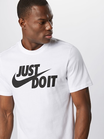 balta Nike Sportswear Standartinis modelis Marškinėliai 'Swoosh'