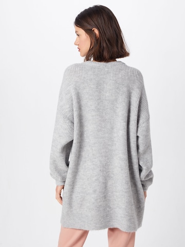 Pull-over oversize 'Mina' ABOUT YOU en gris : derrière