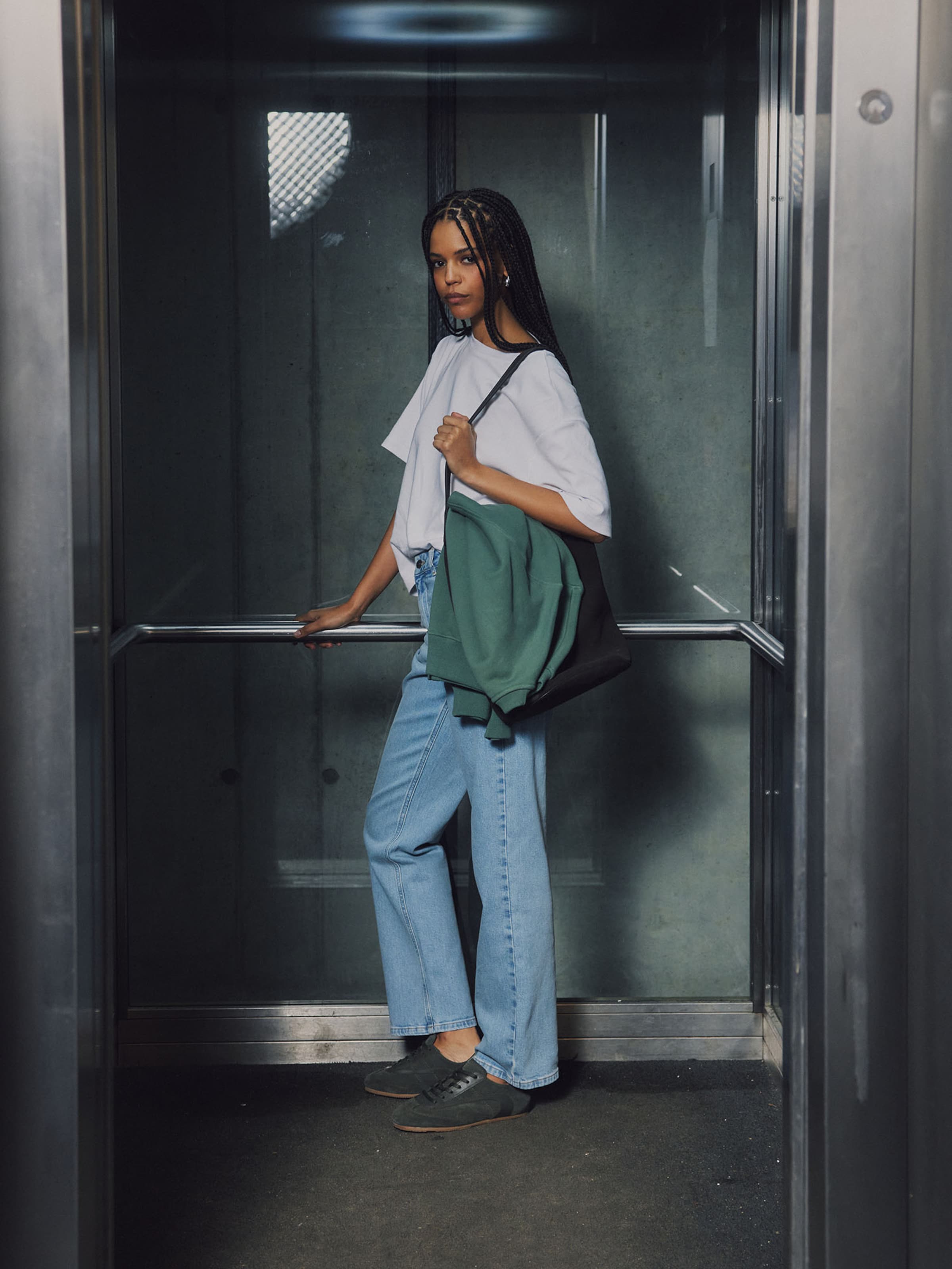 Lisa Washington - Effortless Tee And Jeans Look