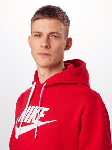 Nike Sportswear Regular Fit Collegepaita 'Club Fleece' värissä punainen