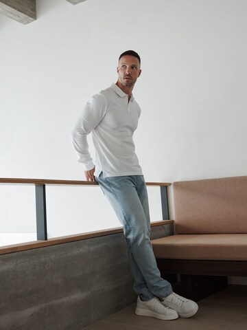 Casual Light Denim Look by DAN FOX APPAREL