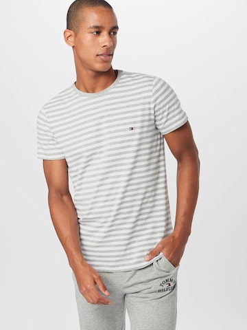 TOMMY HILFIGER Slim fit Koszulka w kolorze szary: przód