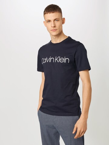 Calvin Klein Тениска в синьо: отпред