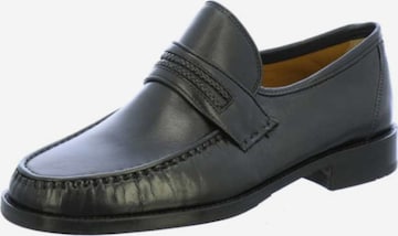 LLOYD Classic Flats in Black: front