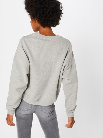 GUESS Sweatshirt in Grau: zadná strana