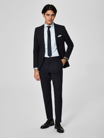 Coupe slim Pantalon à plis 'Mylologan' SELECTED HOMME en bleu