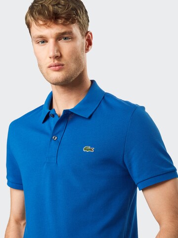 LACOSTE Slim fit Póló - kék