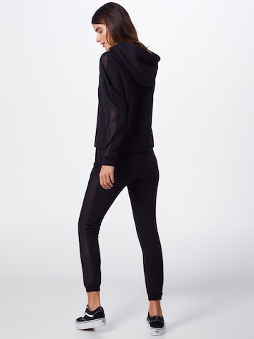 Urban Classics Tapered Broek in Zwart