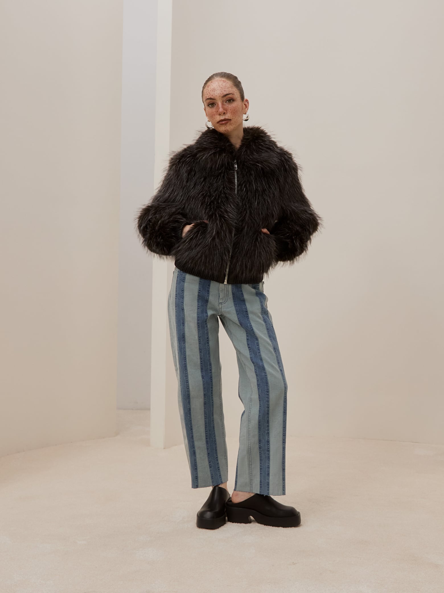 Amelia - Color Blocking Jeans Look