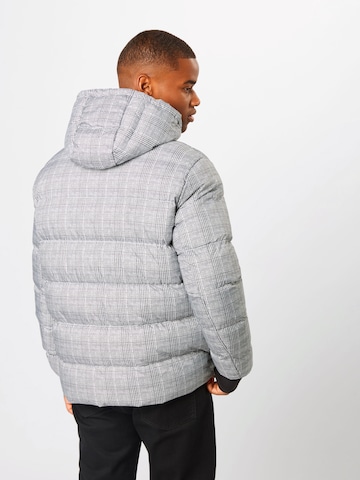 Veste d’hiver Urban Classics en gris : derrière