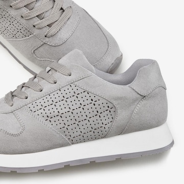 LASCANA Sneakers in Grey