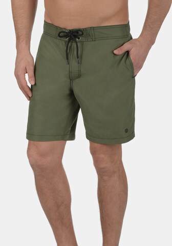 BLEND Badeshorts 'GOMES' in Grün: Vorderseite