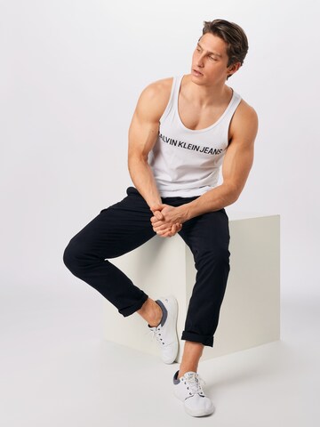 balta Calvin Klein Jeans Standartinis modelis Marškinėliai 'INSTITUTIONAL'