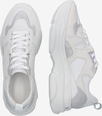 Sneaker low de la Kennel & Schmenger pe alb: lateral