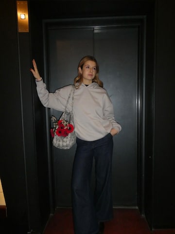 Grey Hoodie And Bag Comfy Look