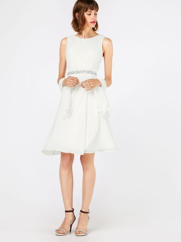 mascara Hochzeitskleid mit Ziersteinbesatz in Weiß