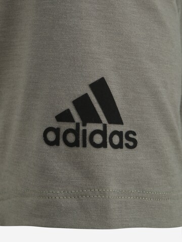 ADIDAS SPORTSWEAR Regular fit Λειτουργικό μπλουζάκι σε πράσινο