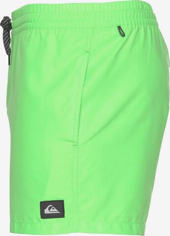 Regular Shorts de bain 'EVDAYVL15 M JAMV GCZ0' QUIKSILVER en vert