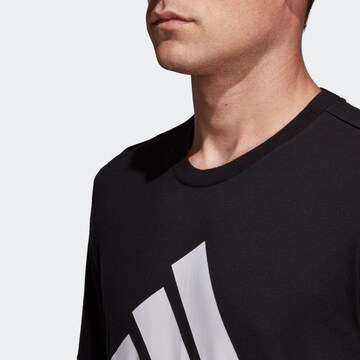 ADIDAS PERFORMANCE Regular Fit Funktionsshirt 'Must Haves Badge of Sport' in Schwarz