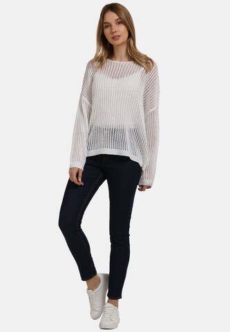 Usha Sweater in White: front