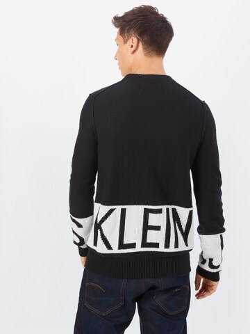 Calvin Klein Jeans Regular Fit Pullover in Schwarz