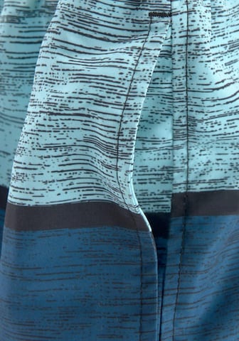 BENCH Badshorts i blå