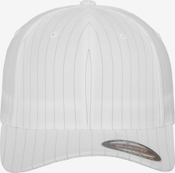 Cappello da baseball 'Pinstripe' di Flexfit in bianco