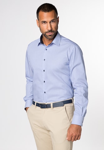 Coupe regular Chemise business ETERNA en bleu : devant