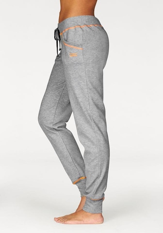 BENCH - Slimfit Calças em cinzento