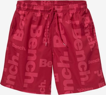 BENCH Badeshorts, lange Form in Rot: predná strana