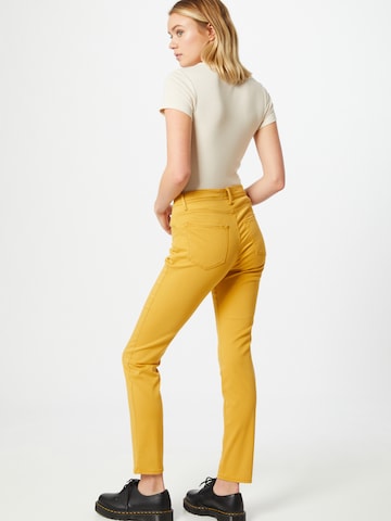 Coupe slim Jean 'Shakira' BRAX en jaune