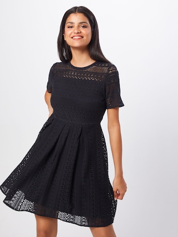 VERO MODA Ruha 'VMHONEY LACE PLEATED S/S DRESS EXP' - fekete: elől