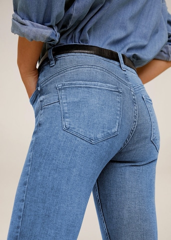 Skinny Jean 'Kim' MANGO en bleu