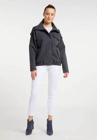 DREIMASTER Between-Season Jacket in Blue: front