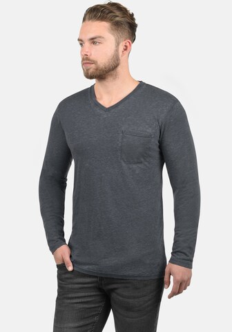 !Solid V-Shirt 'Them' in Blau: predná strana