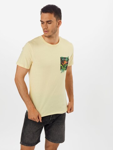 JACK & JONES - Ajuste regular Camiseta en amarillo: frente