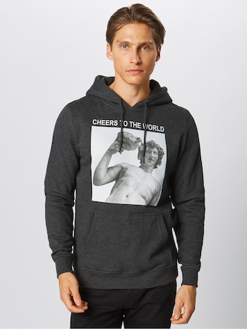 Mister Tee Sweatshirt 'Cheers' in Grau