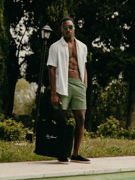 Henry - Basic Khaki Shorts Look by DAN FOX APPAREL